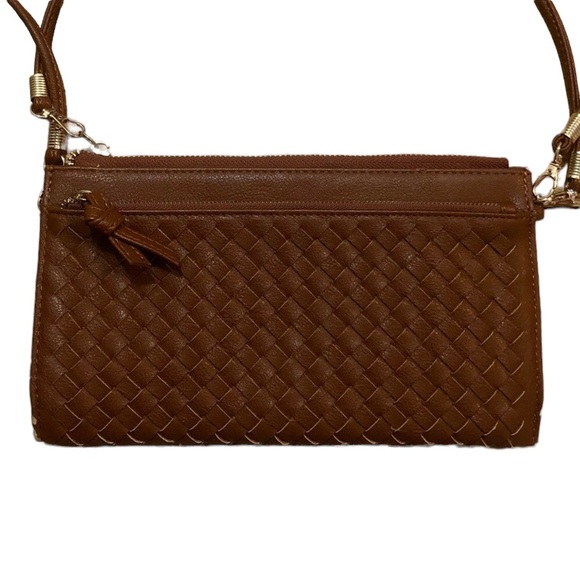 Brown woven crossbody shoulder or clutch bag with outside zipper pocket - Picture 7 of 7